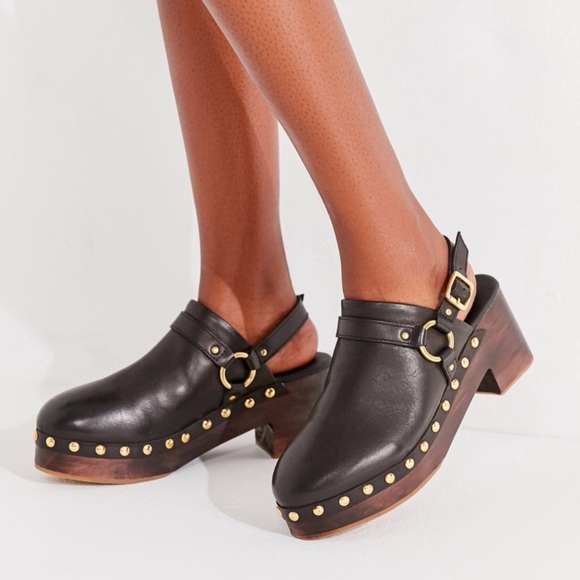 urban outfitters clogs
